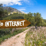 Digital Detox म्हणजे काय आणि त्याचे फायदे याबद्दल माहिती देणारी प्रतिमा"